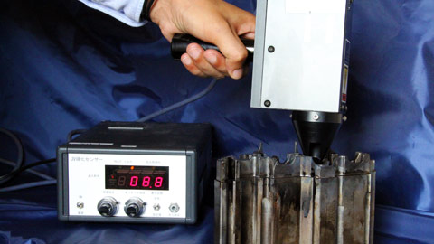 蛍光量測定装置を使用して、実機での離型皮膜厚さの測定を可能に